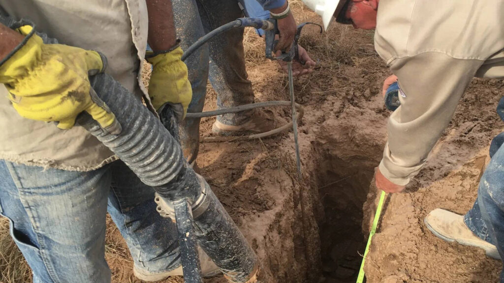 hydrovac excavation daylighting in progress